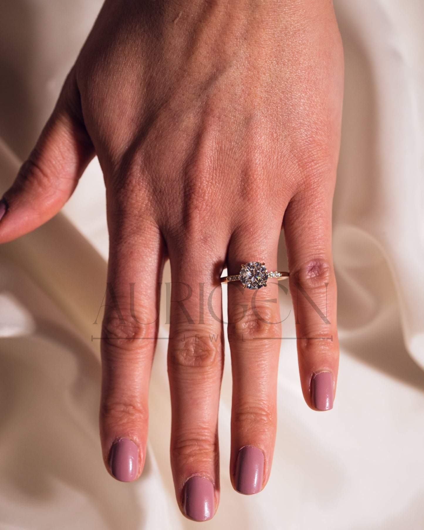 Solitaire Round Cut Engagement Ring-Lab Grown and Moissanite Diamond