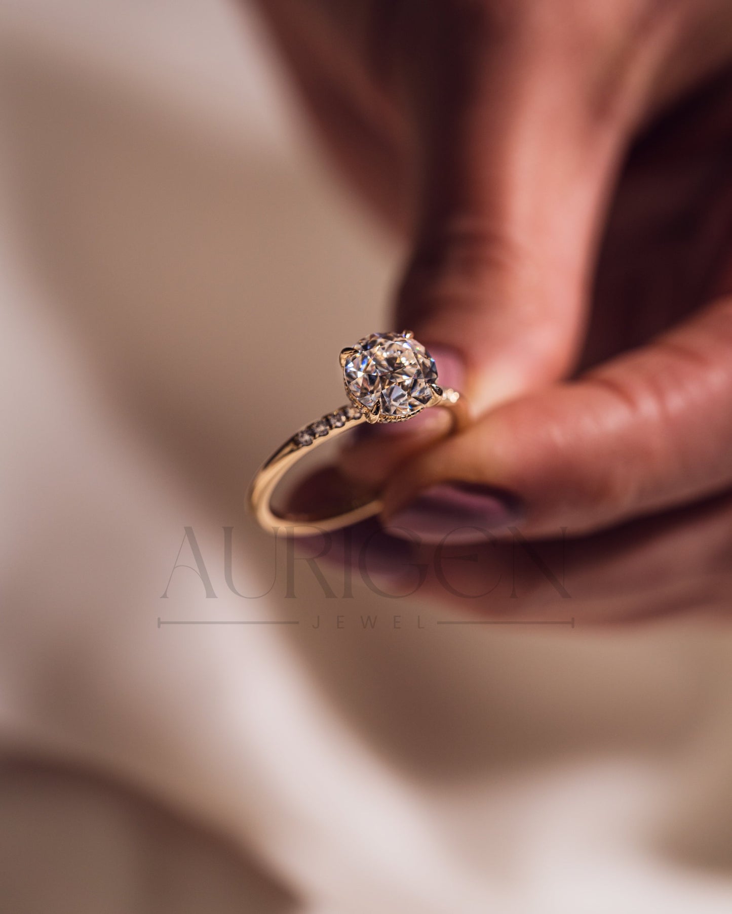 Solitaire Round Cut Engagement Ring-Lab Grown and Moissanite Diamond