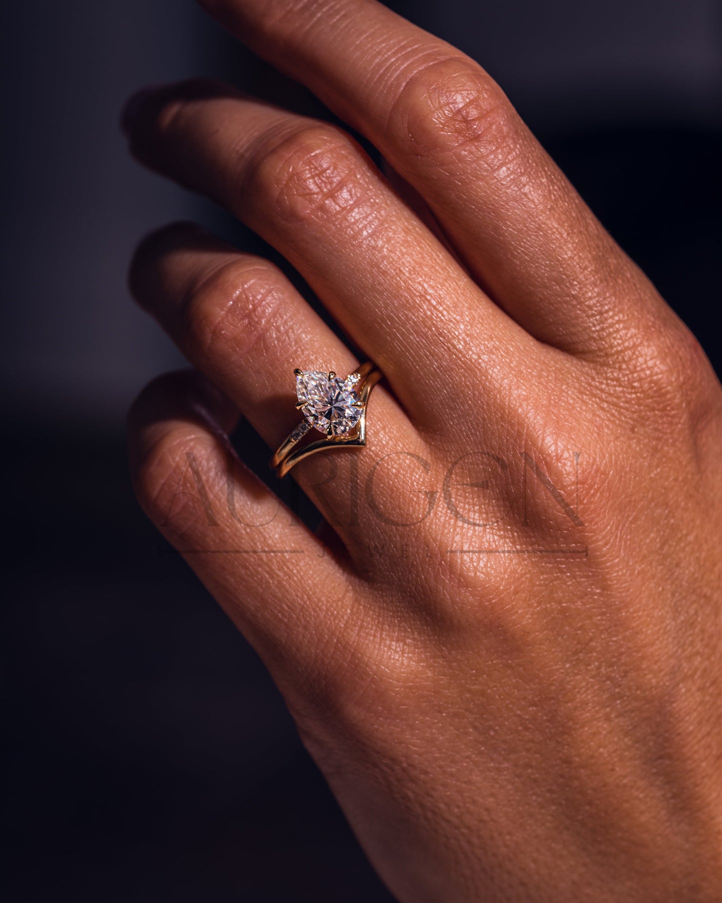 5-Prong Pear Cut Moissanite and Lab Diamond Ring Set with Chevron Band – 14K Solid Gold