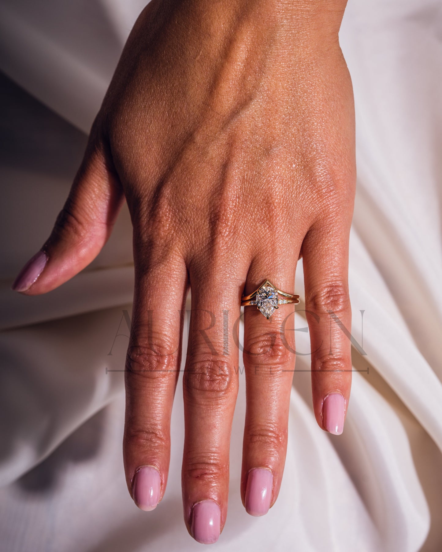 5-Prong Pear Cut Moissanite and Lab Diamond Ring Set with Chevron Band – 14K Solid Gold